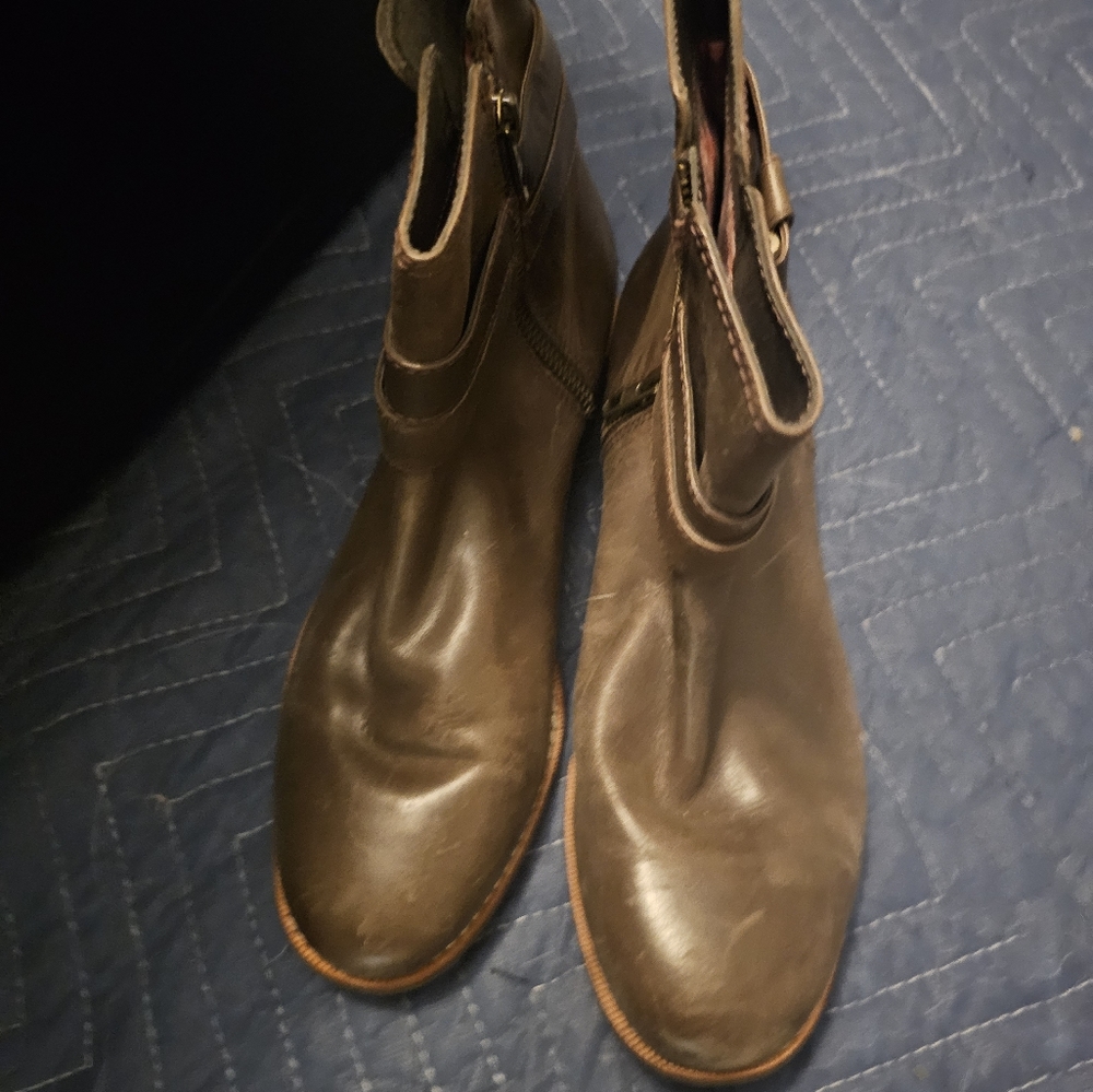 Sperry Top Sider Leather with Buckle and Flat Heel